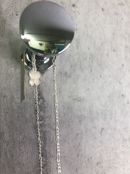 画像3: DECOvienya　ウサギとクローバーのペンダント　ホワイト (3)