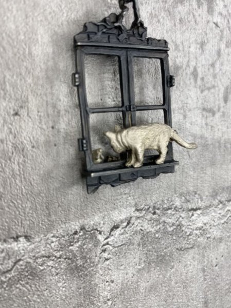 画像2: DECOvienya　窓辺の攻防ペンダント　ブラック (2)