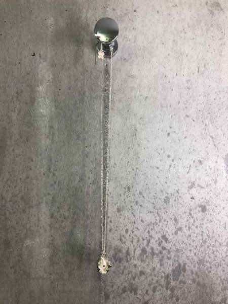 画像4: DECOvienya　ウサギとクローバーのペンダント　ホワイト (4)