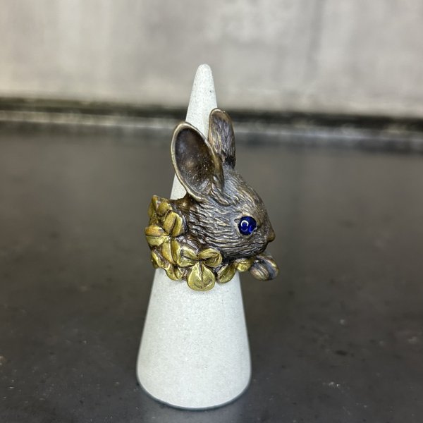 画像3: DECOvienya　大きなウサギとクローバーリング　ゴールド (3)