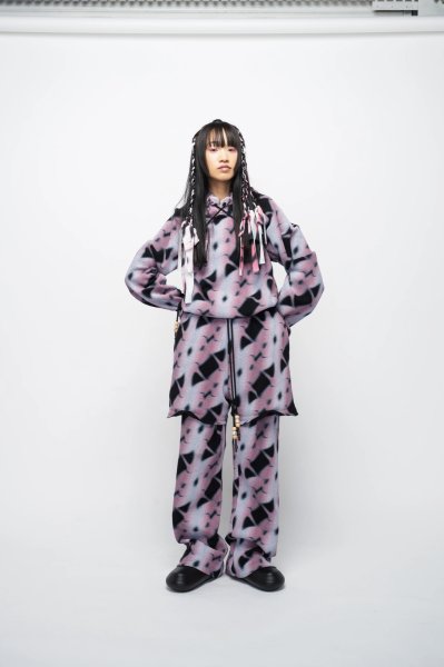 画像4: AMORPHIA TOKYO Threshold Hoodie Fissure Pink/Black (4)