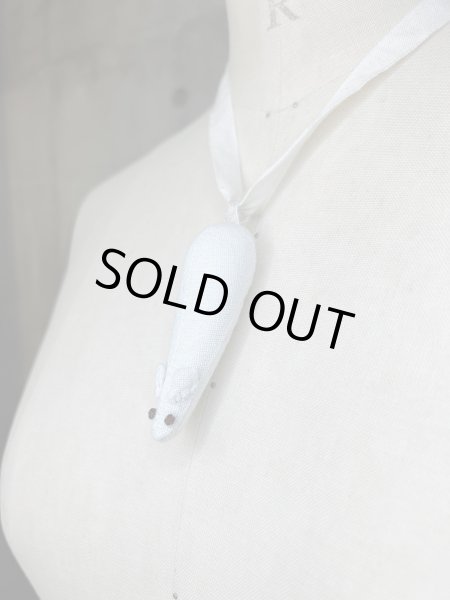 画像3: the tens -the10s linen rats amulet necklace white (3)