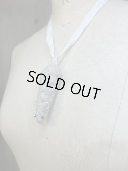 画像3: the tens -the10s linen rats amulet necklace beige (3)