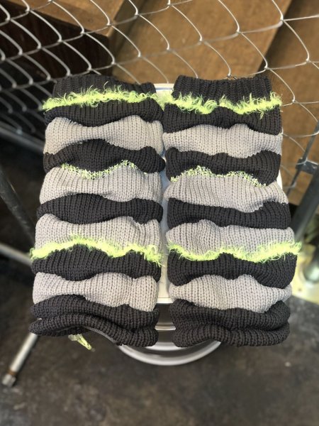 画像1: TA2YUKI  Neon Pintuck Leg Warmers B×N (1)