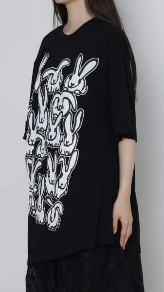 画像2: BASE MARK SIMEON FARRAR×Asymmetry Tee BLACK (2)