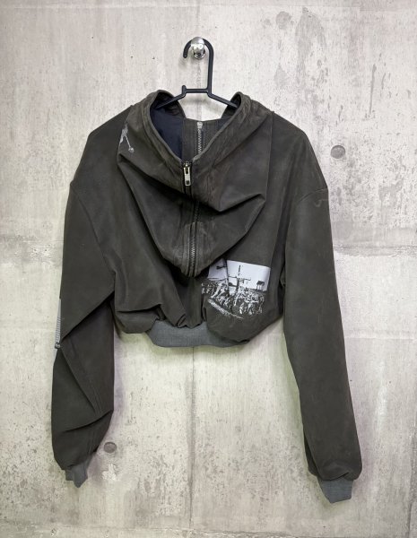 画像3: emary Faux Leather Graphic Short Zip Hoodie (3)