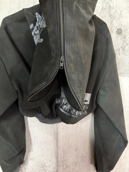 画像9: emary Faux Leather Graphic Short Zip Hoodie (9)