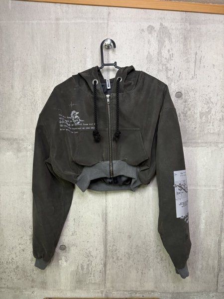 画像2: emary Faux Leather Graphic Short Zip Hoodie (2)