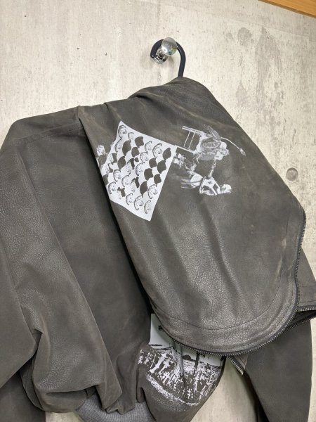 画像8: emary Faux Leather Graphic Short Zip Hoodie (8)